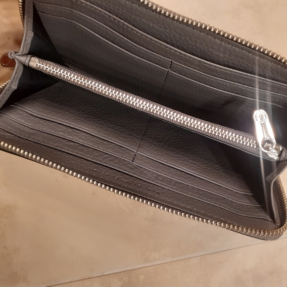 Marc Jacob's Wallet - Picture 6 of 7